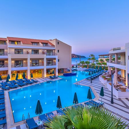 Porto Platanias Beach Resort & Spa Exterior foto The resort at night