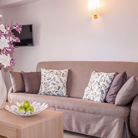 Porto Platanias Beach Resort & Spa Exterior foto A sofa bed