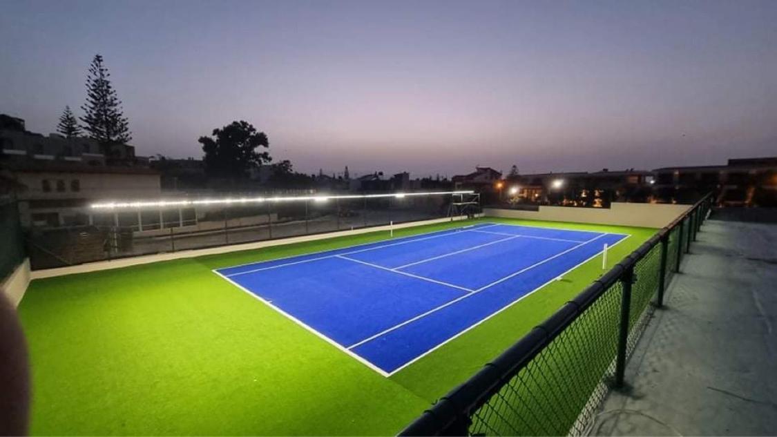 Porto Platanias Beach Resort & Spa Exterior foto Tennis court at the club