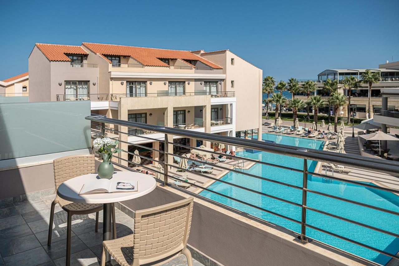 Porto Platanias Beach Resort & Spa Exterior foto A view of the pool at the hotel