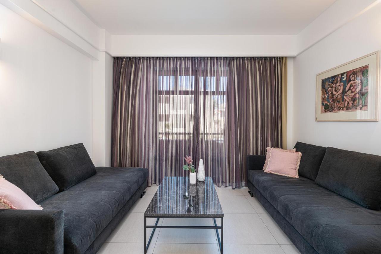 Porto Platanias Beach Resort & Spa Exterior foto A living room with a curtain