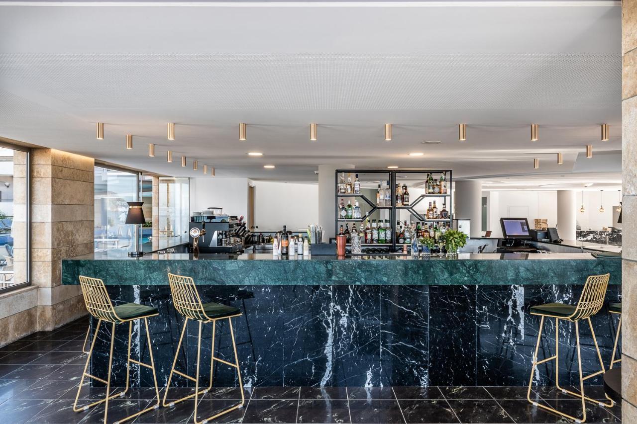 Porto Platanias Beach Resort & Spa Exterior foto The bar at the 100 East 53rd Street location