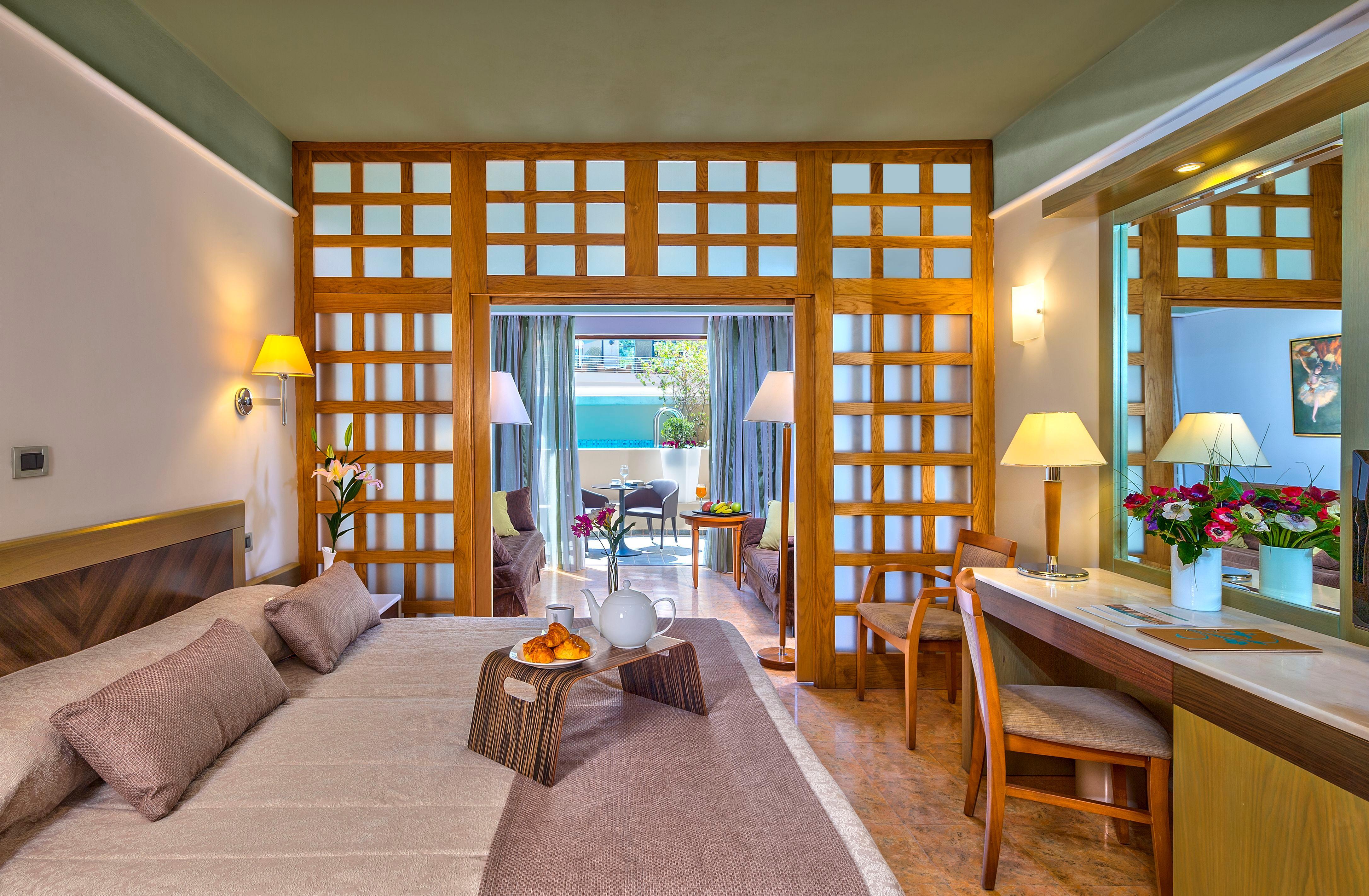 Porto Platanias Beach Resort & Spa Exterior foto A room at the hotel