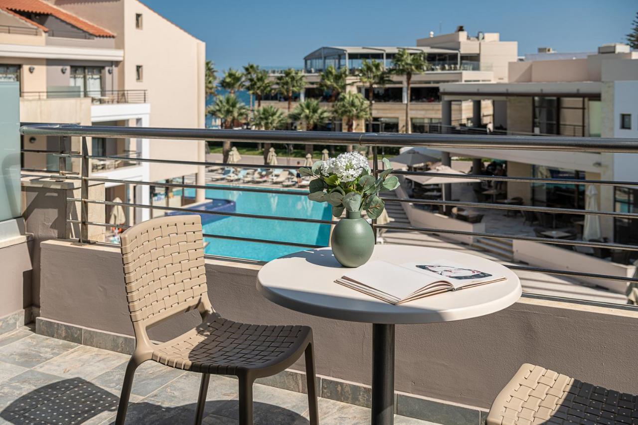 Porto Platanias Beach Resort & Spa Exterior foto The hotel's pool