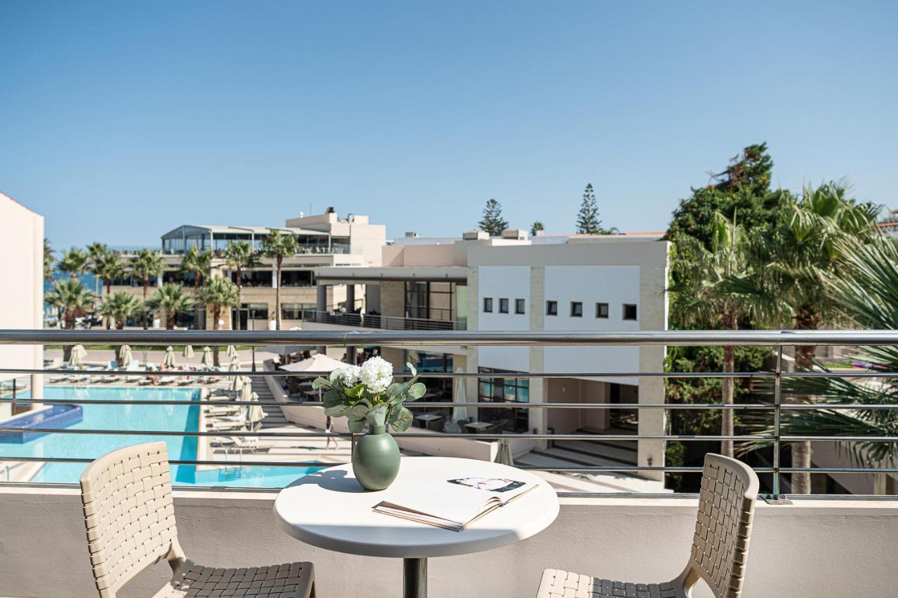 Porto Platanias Beach Resort & Spa Exterior foto The hotel's pool
