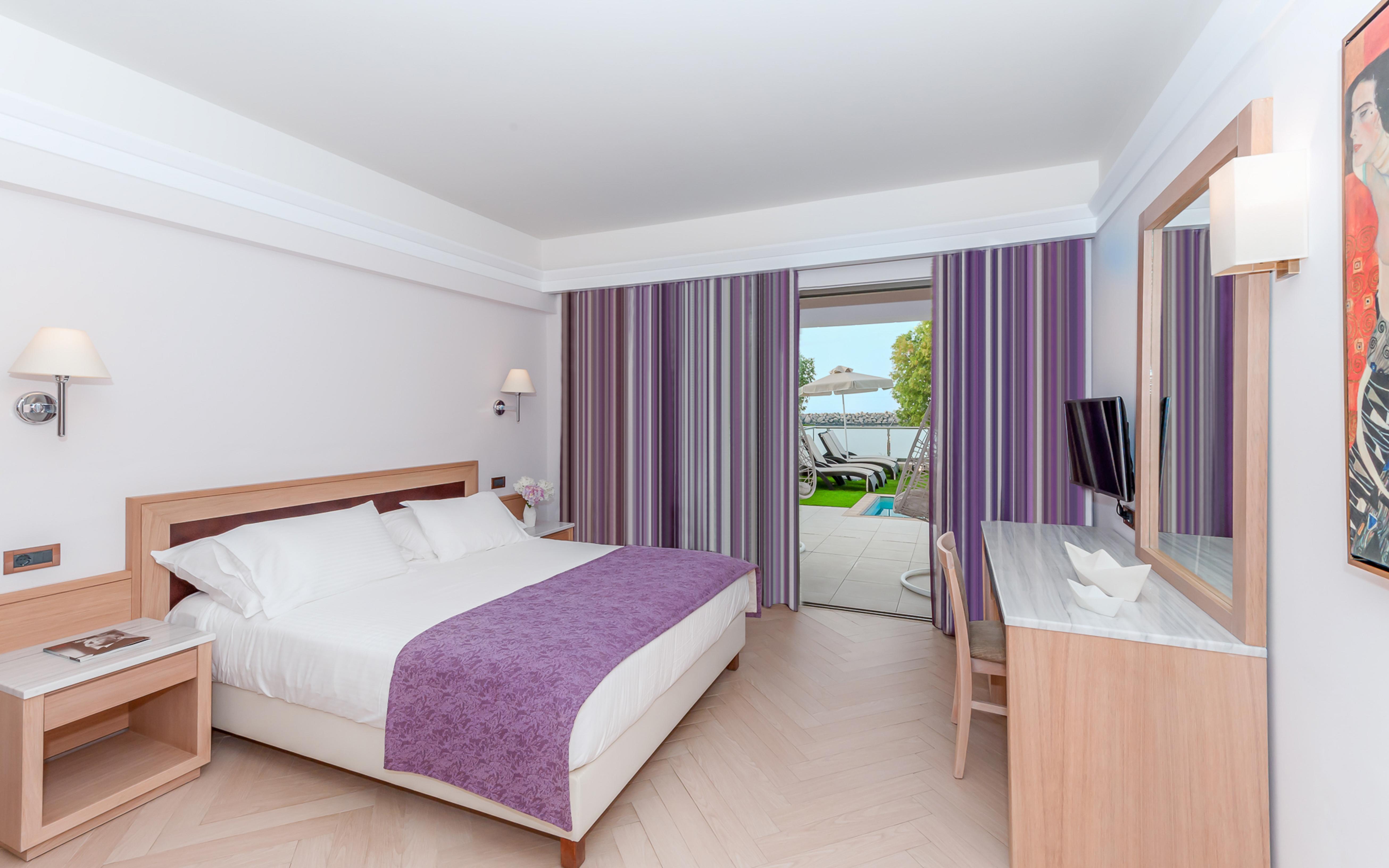 Porto Platanias Beach Resort & Spa Exterior foto A typical room at the hotel