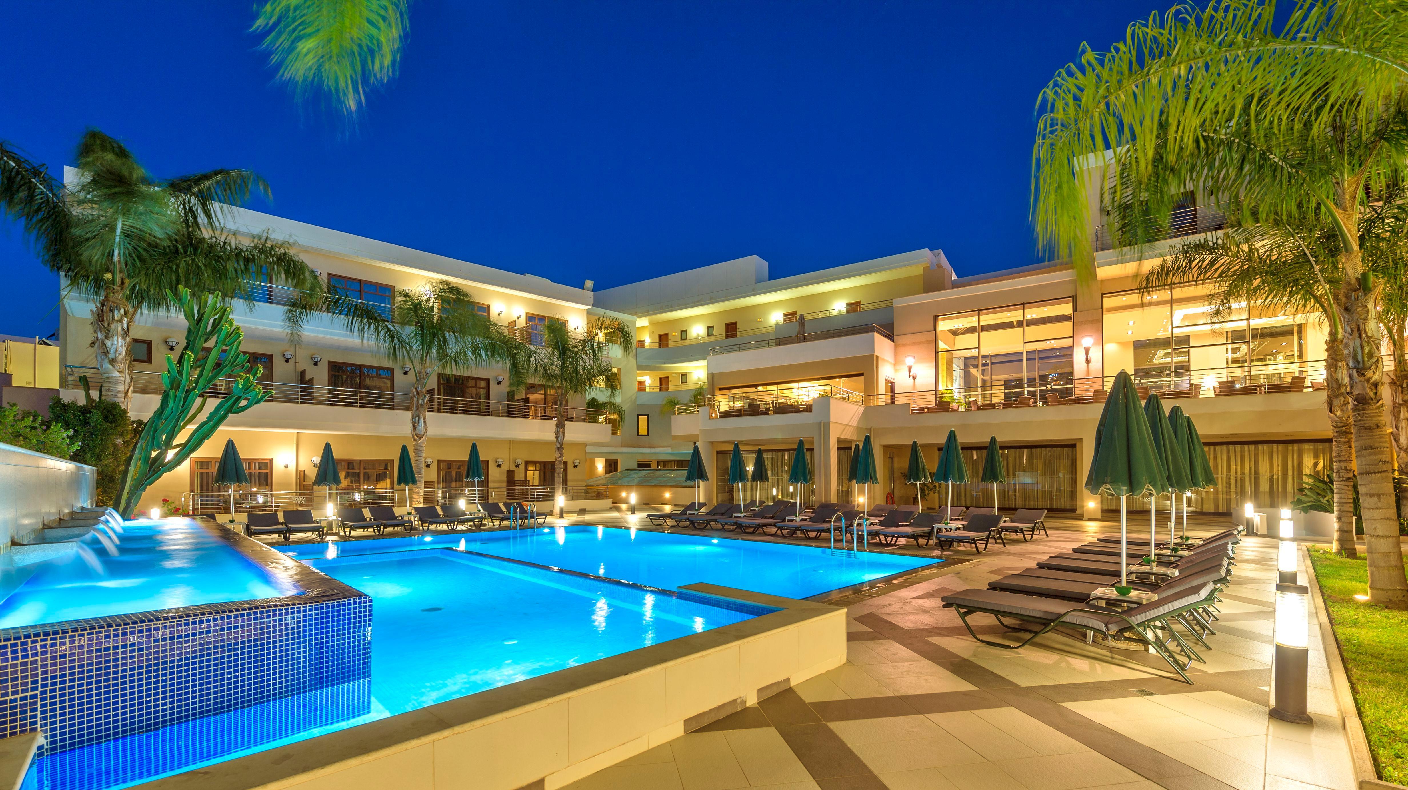 Porto Platanias Beach Resort & Spa Exterior foto The hotel's main pool